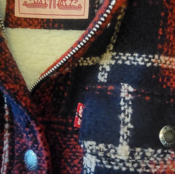 New Levi coat - Picture 6 of 7